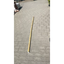 A Magus hegyezett fa cölöp telephelyünkön.