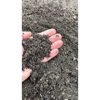 Jó minőségű komposzt közeli képen.