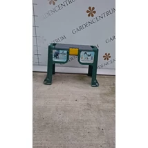 Zöld kerti szék és térdeplő kinézete.