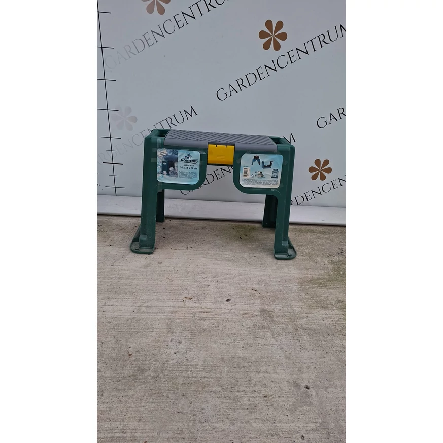 Garden - Sit zöld kerti szék a gardencentrum telephelyünkön 