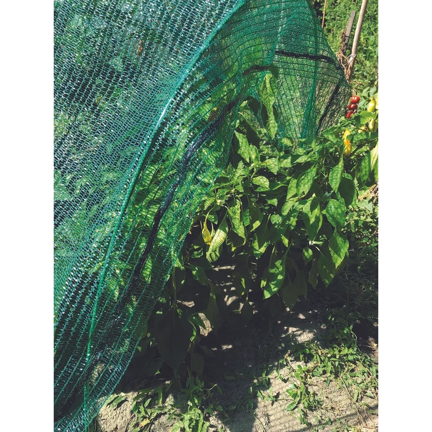 SUN NET árnyékoló rashel háló kinézete és alkalmazása a kertben.