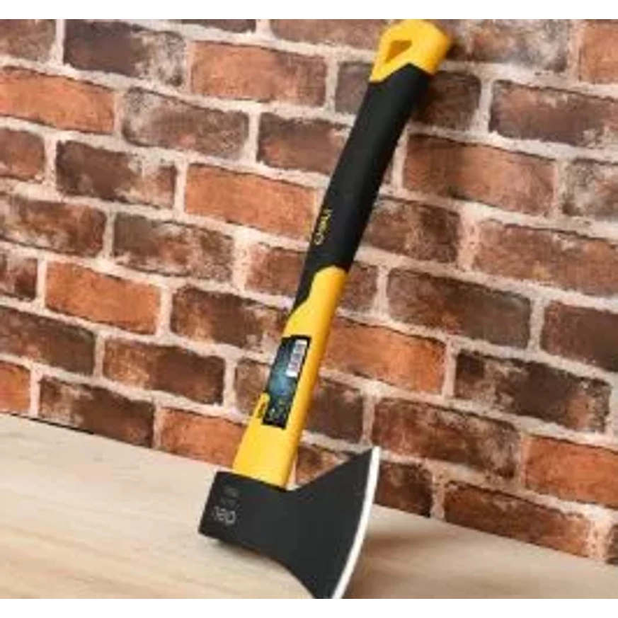 Az üvegszálas nyelű DELI fejsze kinézete és ergonomikus kialakítása.