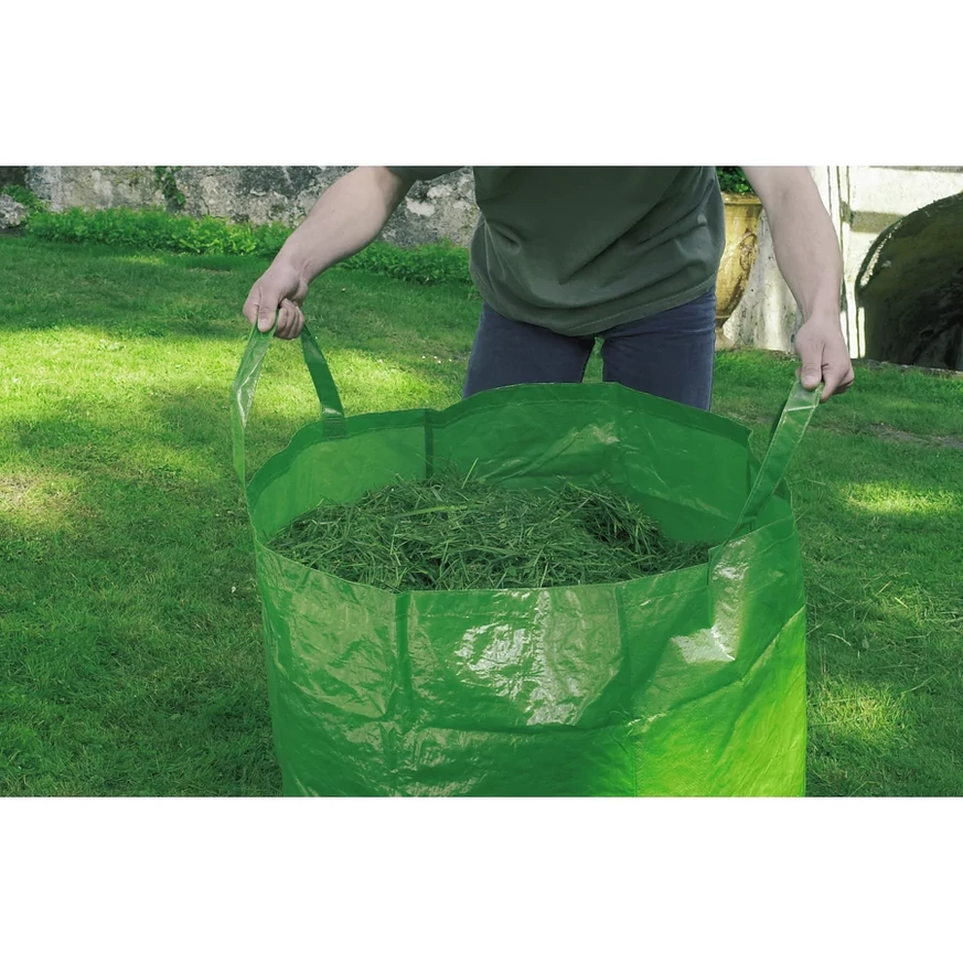A Greenbag kerti lombgyűjtő zsák két erős füllel rendelkezik, így könnyen szállítható.