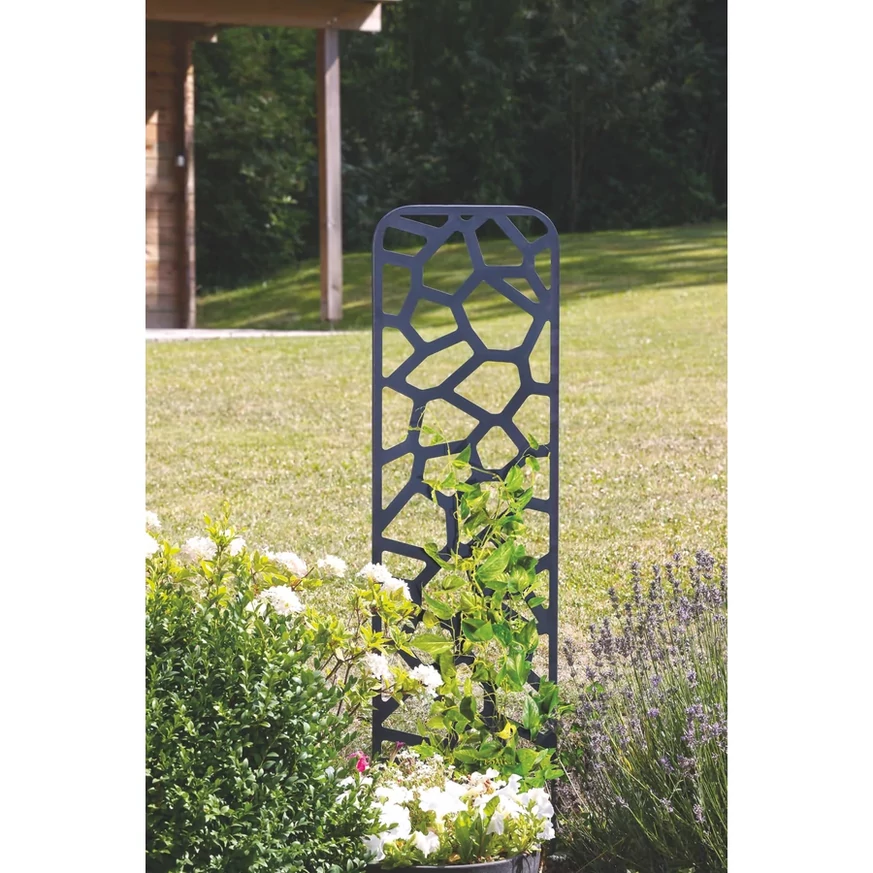 STONE TRELLIS fém növényfuttató kő mintázattal.