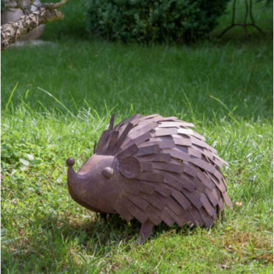 Rozsdás hatású süni figura, ékes kiegészítője lehet kertünknek.
